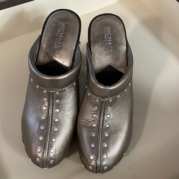 GORGEOUS metallic Michael Kors Mules - Picture 2 of 5